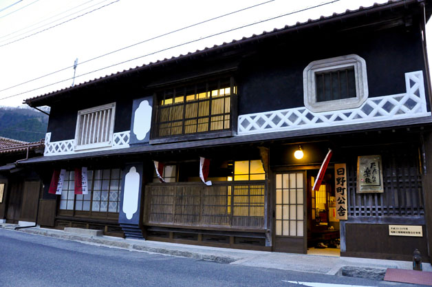 日野町公舎（たたらの楽校根雨楽舎）